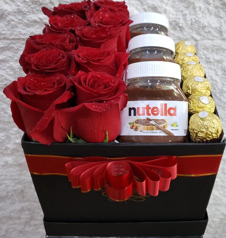 Foto de Caja Rosas , Nutella y Ferrero